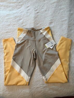 Old Navy Active Colorblock Go-Dry Leggings in Yellow & Cream medium new